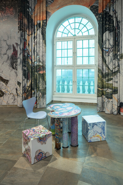 Tisch und Stühle in der Rotunde des Fridericianum