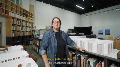 Screenshot des Interviewfilms: Catherine Opie: The Pause That Dreams Against Erasure