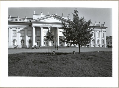 Museum Fridericianum with two oak trees in front, black and white