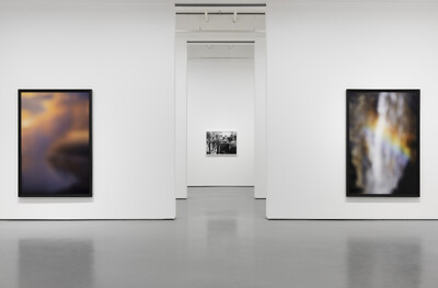 Foto aus der Ausstellung &ldquo;The Pause That Dreams Against Erasure&rdquo; von Catherine Opie