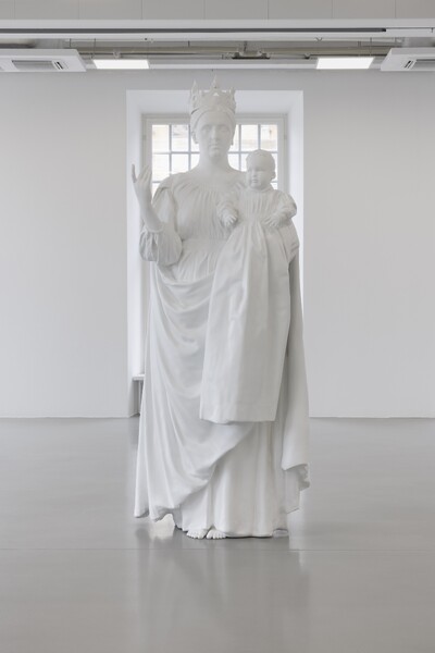 Foto der Skulptur "Madonna and Child" von Charles Ray