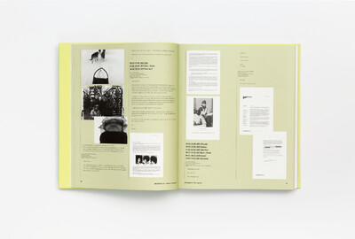 Innenansicht mit Text und Fotografien und Scans
