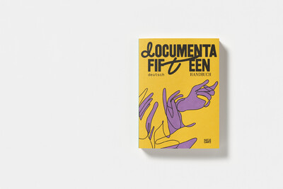 Auf dem Bild ist das Cover des documenta fifteen Handbuchs in deutscher Sprache zu sehen