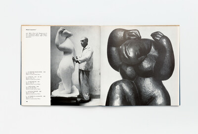 Henri Laurens steht neben einer monumentalen Skulptur in Atelierumgebung. Rechts: Großaufnahme einer seiner Bronzeplastiken mit rundlich-abstrakten weiblichen Formen.