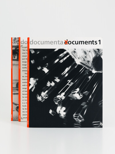 Die drei Magazine documents 1, documents 2, und documents 3 hintereinander aufgestellt